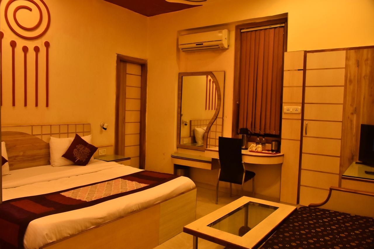 Hotel Deep Kanpur Eksteriør billede