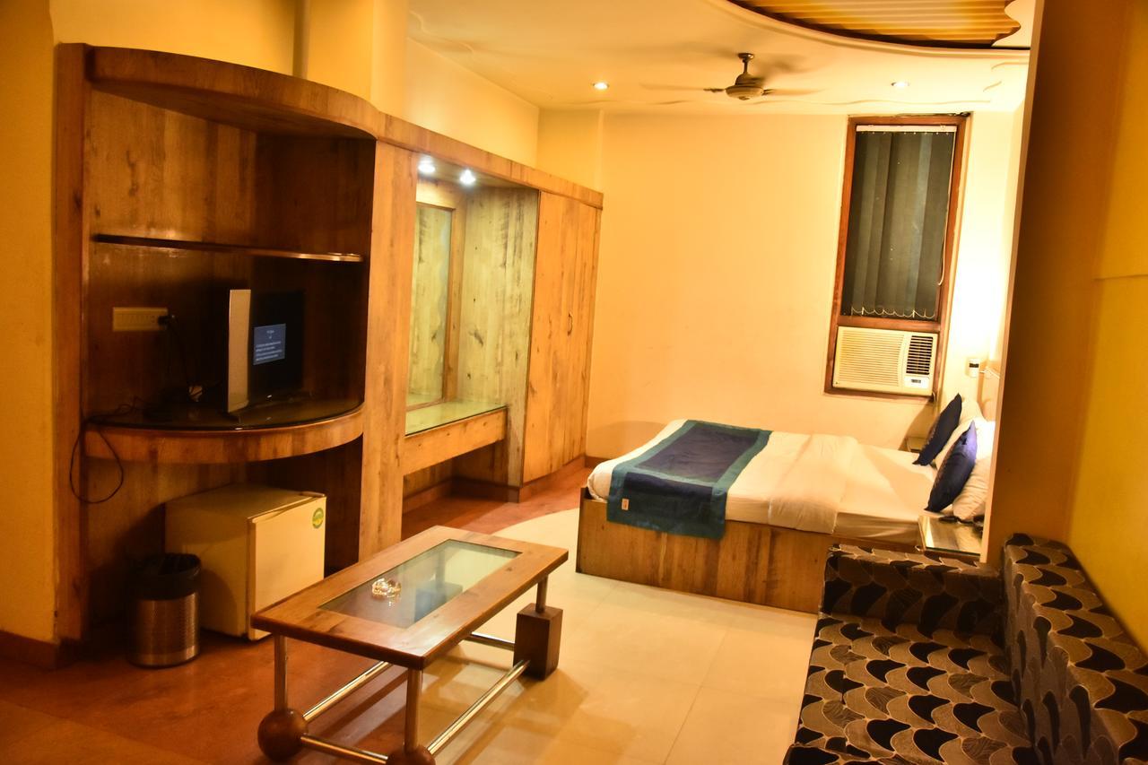 Hotel Deep Kanpur Eksteriør billede