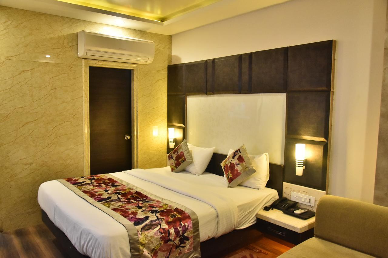 Hotel Deep Kanpur Eksteriør billede