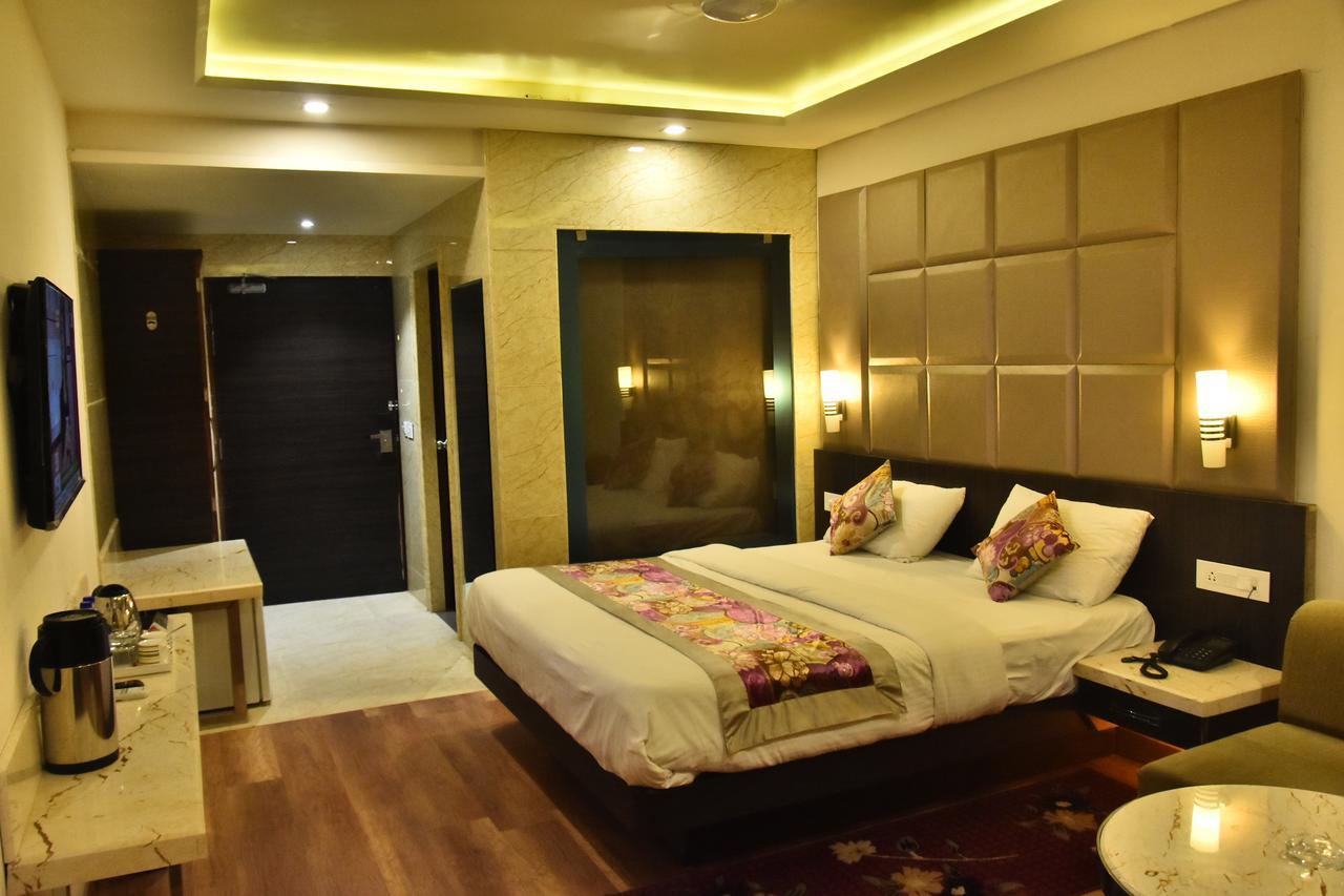 Hotel Deep Kanpur Eksteriør billede