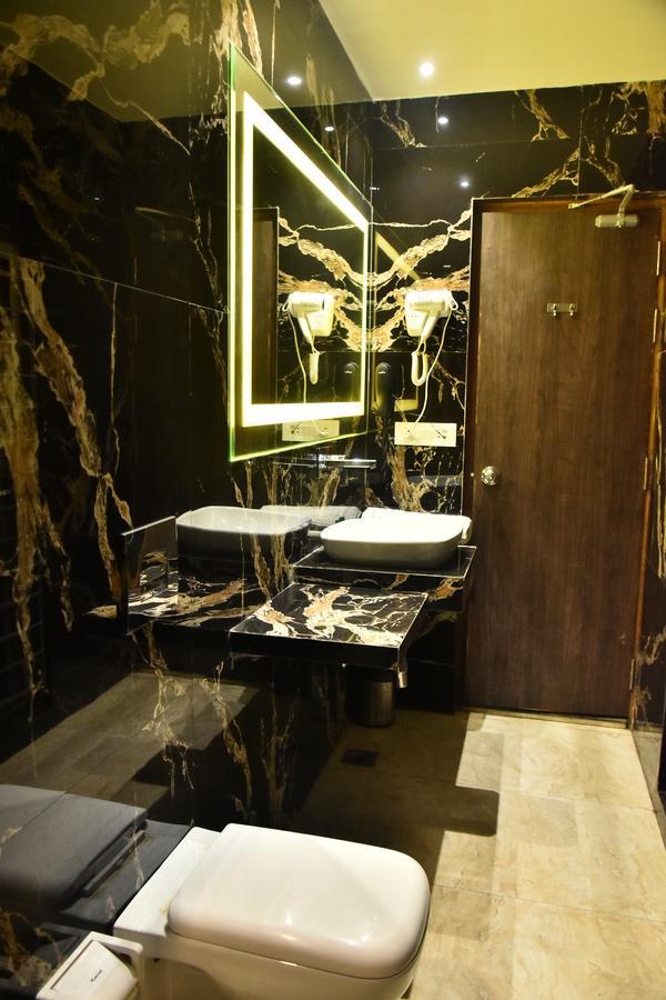 Hotel Deep Kanpur Eksteriør billede